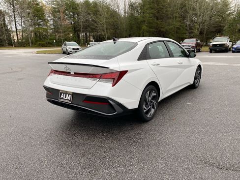 Used 2025 Hyundai Elantra Sport image 6