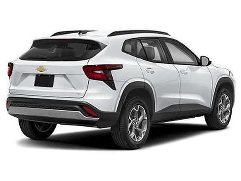 Used 2024 Chevrolet Trax LS w/ LS Convenience Package FWD image 18