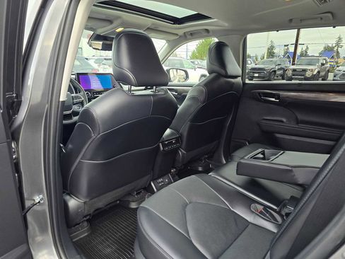 Used 2023 Toyota Highlander Limited image 20