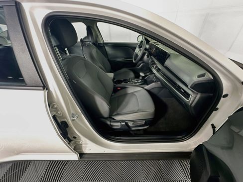 Used 2025 Kia K4 FWD image 29