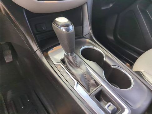 Used 2018 Chevrolet Equinox LS FWD image 10