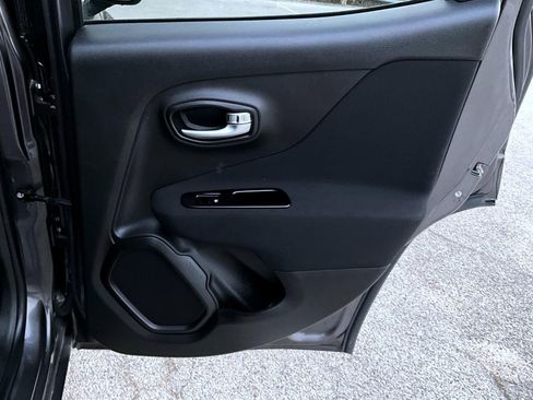 Used 2021 Jeep Renegade Latitude image 18