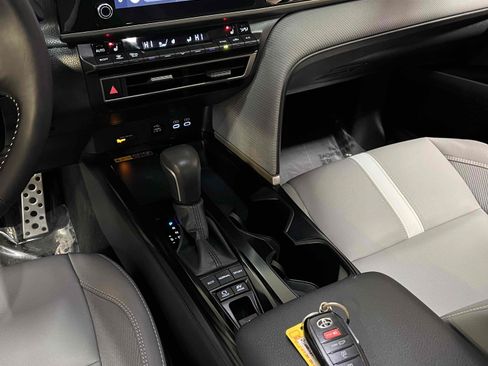 Used 2025 Toyota Camry SE w/ Convenience Package FWD image 32