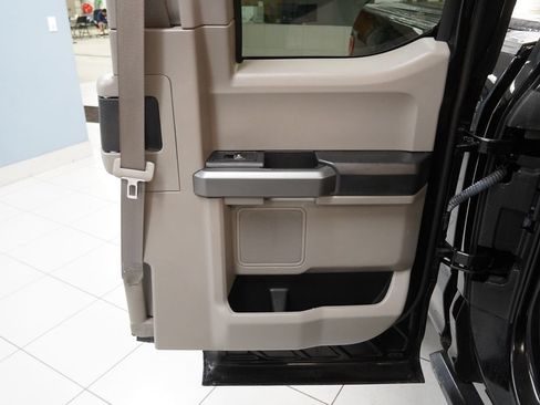 Used 2019 Ford F150 XLT w/ Equipment Group 302A Luxury AWD/4WD image 17