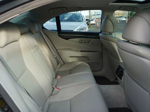 Used 2011 Lexus LS 460 RWD image 18