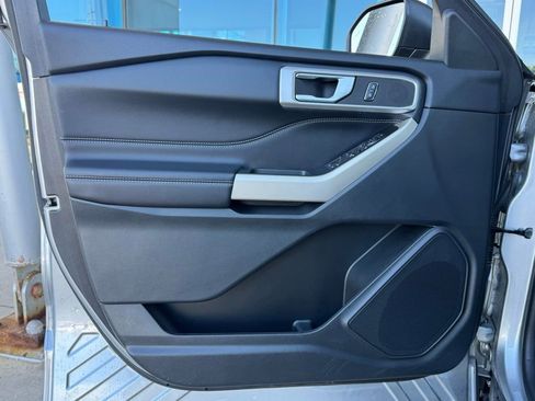 Used 2022 Ford Explorer XLT w/ Equipment Group 202A image 12