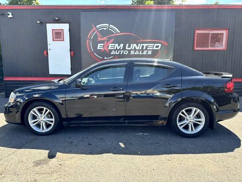 Used 2014 Dodge Avenger SXT w/ Sun/Sound Group FWD image 3