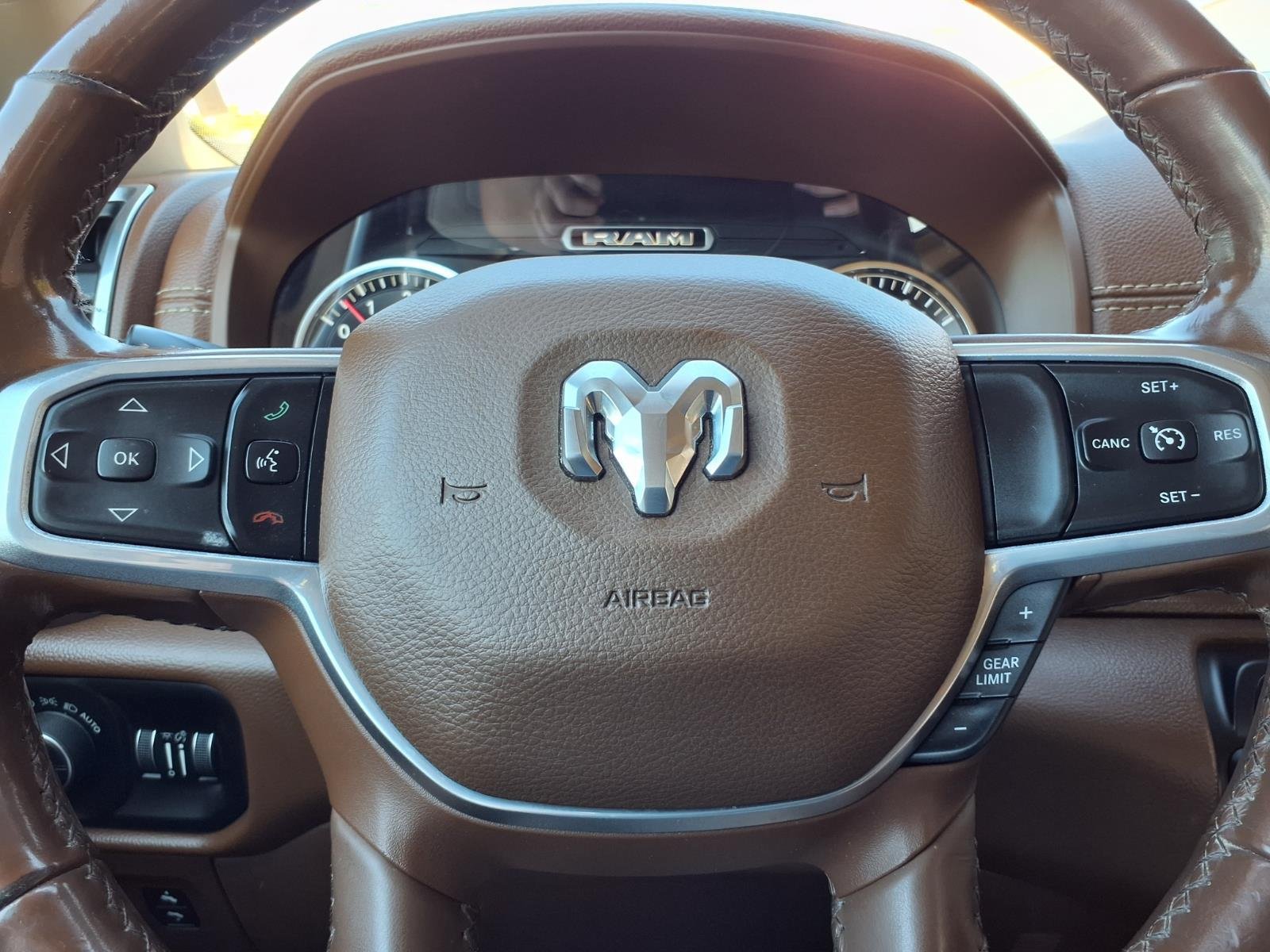 Used 2019 RAM 1500 Laramie AWD/4WD image 17