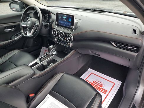 Used 2022 Nissan Sentra SR w/ SR Premium Package image 4
