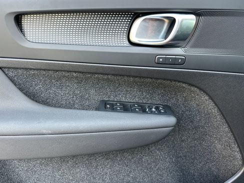 Used 2025 Volvo XC40 B5 Plus image 12