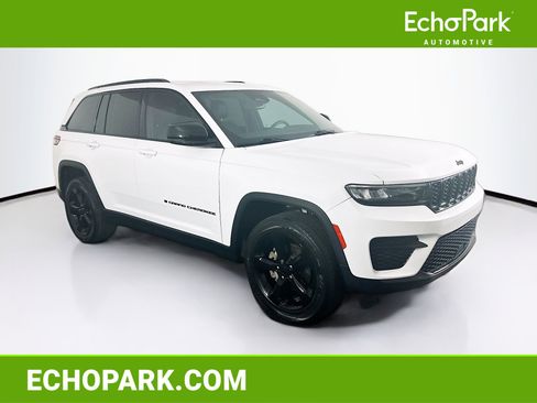 Used 2023 Jeep Grand Cherokee Altitude image 1