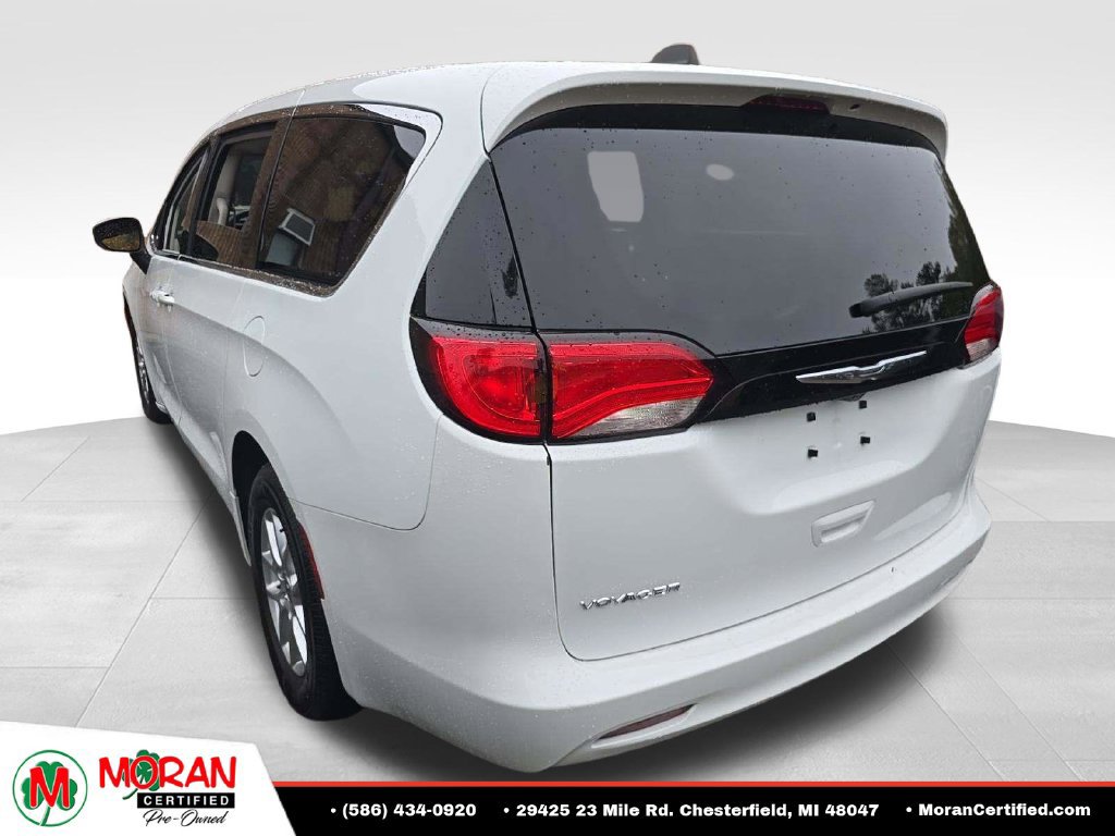 Used 2023 Chrysler Voyager LX FWD image 2