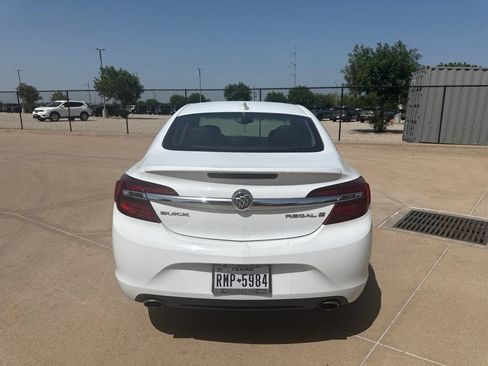 Used 2017 Buick Regal Sport Touring FWD image 4