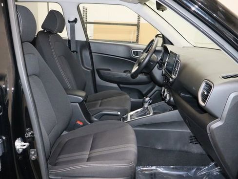 Used 2024 Hyundai Venue SEL image 18