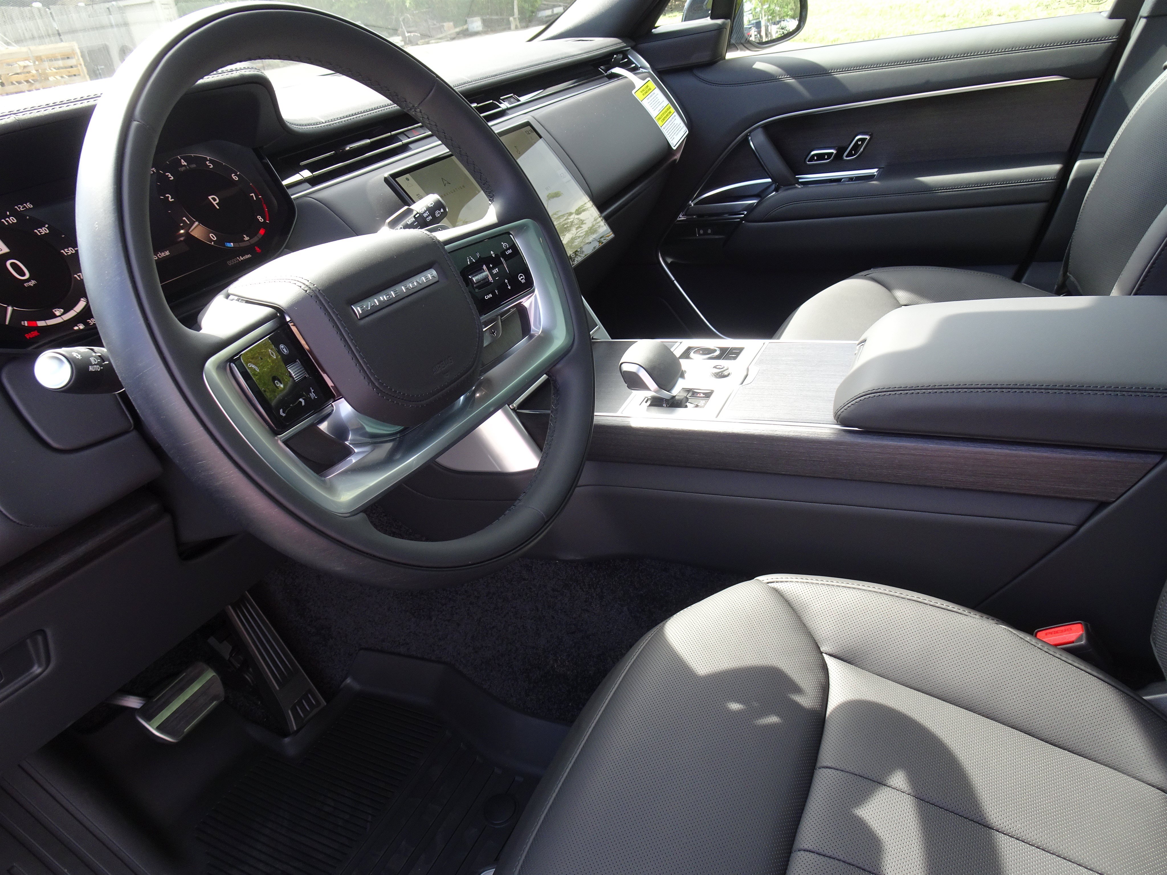 New 2027 Land Rover Range Rover Long Wheelbase SE AWD/4WD image 14