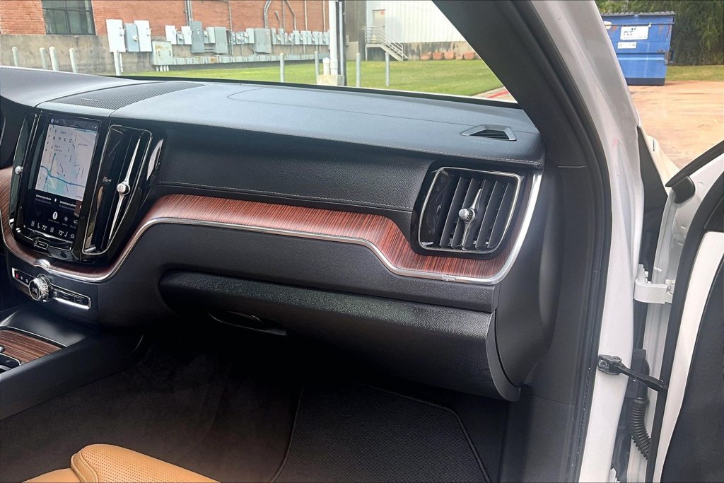 Certified 2024 Volvo XC60 B5 Ultimate w/ Protection Package Premier AWD/4WD image 21
