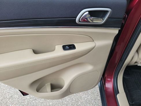 Used 2019 Jeep Grand Cherokee Limited image 22