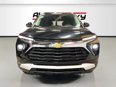 Used 2024 Chevrolet TrailBlazer LT w/ Convenience Package AWD/4WD image 2