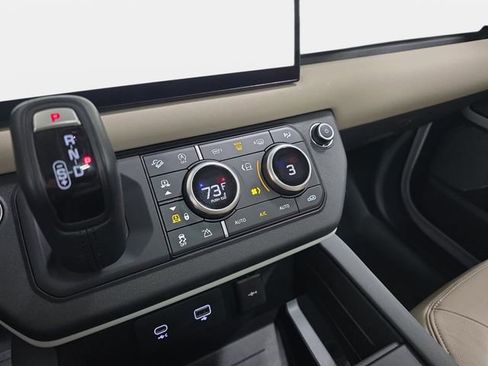 Used 2023 Land Rover Defender 130 SE image 24