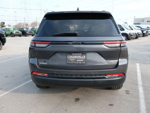 Used 2022 Jeep Grand Cherokee Altitude image 8