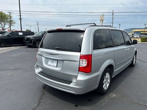 Used 2012 Chrysler Town & Country Touring w/ Entertainment Group #1 FWD image 6