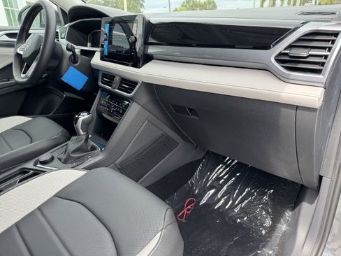 New 2025 Volkswagen Taos SEL image 11