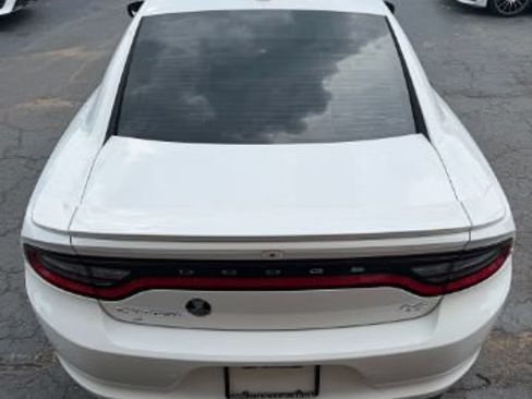 Used 2017 Dodge Charger R/T w/ Premium Group RWD image 10