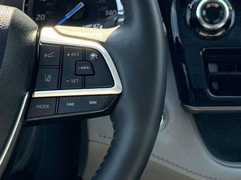 Used 2022 Toyota Highlander Limited image 19