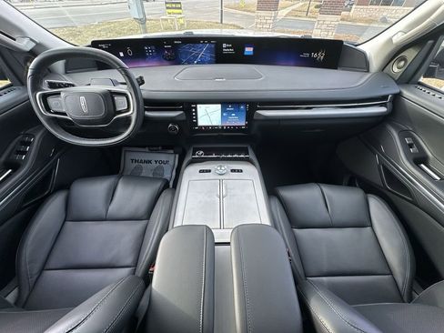 New 2026 Lincoln Navigator L Premier AWD/4WD image 21
