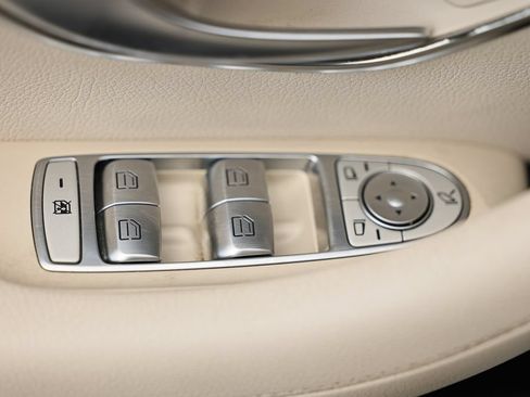 Used 2017 Mercedes-Benz E 400 4MATIC Wagon image 18