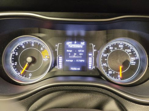 Used 2020 Jeep Cherokee Latitude FWD image 23