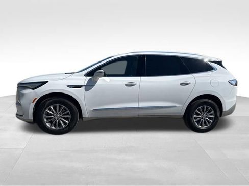 Used 2024 Buick Enclave Essence FWD image 3