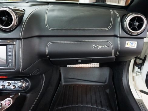 Used 2014 Ferrari California RWD image 18