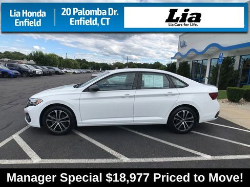 Used 2023 Volkswagen Jetta Sport image 7