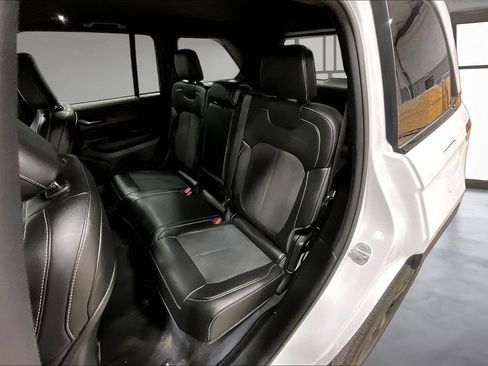Used 2023 Jeep Grand Cherokee Altitude AWD/4WD image 22