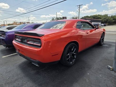 Used 2021 Dodge Challenger R/T w/ Driver Convenience Group RWD image 9