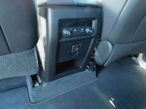 Used 2023 Chevrolet Traverse LT image 22