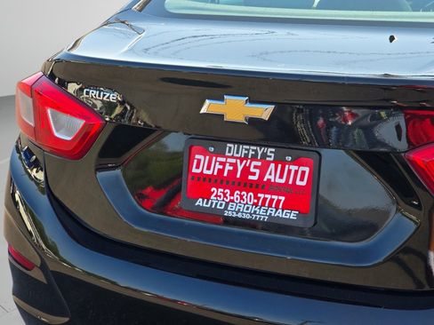 Used 2017 Chevrolet Cruze LS FWD image 14