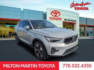 Used 2025 Volvo XC40 B5 Plus w/ Protection Package Premier video 1