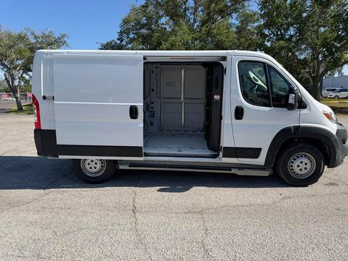 Used 2025 RAM ProMaster 2500 w/ U-Haul Equipment Group FWD image 8
