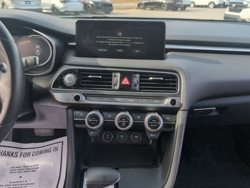 Used 2023 Genesis G70 2.0T image 19