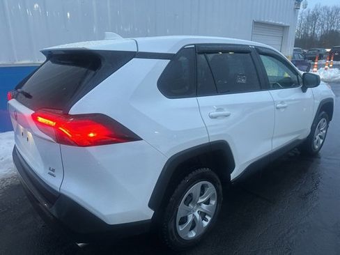 Used 2022 Toyota RAV4 LE image 8