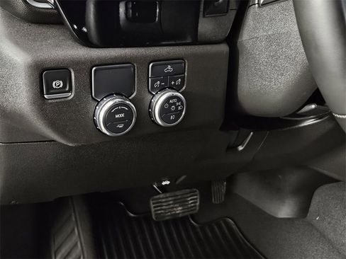 Used 2025 GMC Sierra 1500 Elevation image 23