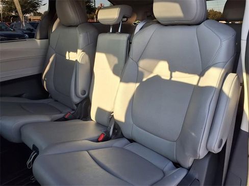 Used 2023 Toyota Sienna XLE image 10