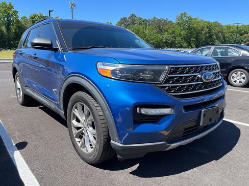 Used 2020 Ford Explorer XLT w/ Equipment Group 202A AWD/4WD image 7