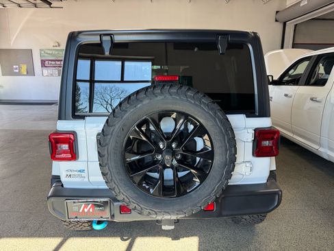 Used 2021 Jeep Wrangler Unlimited Sahara w/ Cold Weather Group AWD/4WD image 6