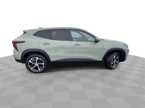 Certified 2024 Chevrolet Trax RS w/ Driver Confidence Package image 9