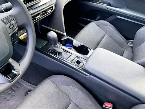 Used 2025 Toyota Camry LE image 20