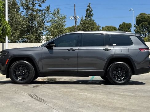 Used 2022 Jeep Grand Cherokee L Laredo AWD/4WD image 9
