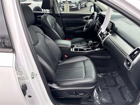 Used 2023 Kia Sorento SX image 9